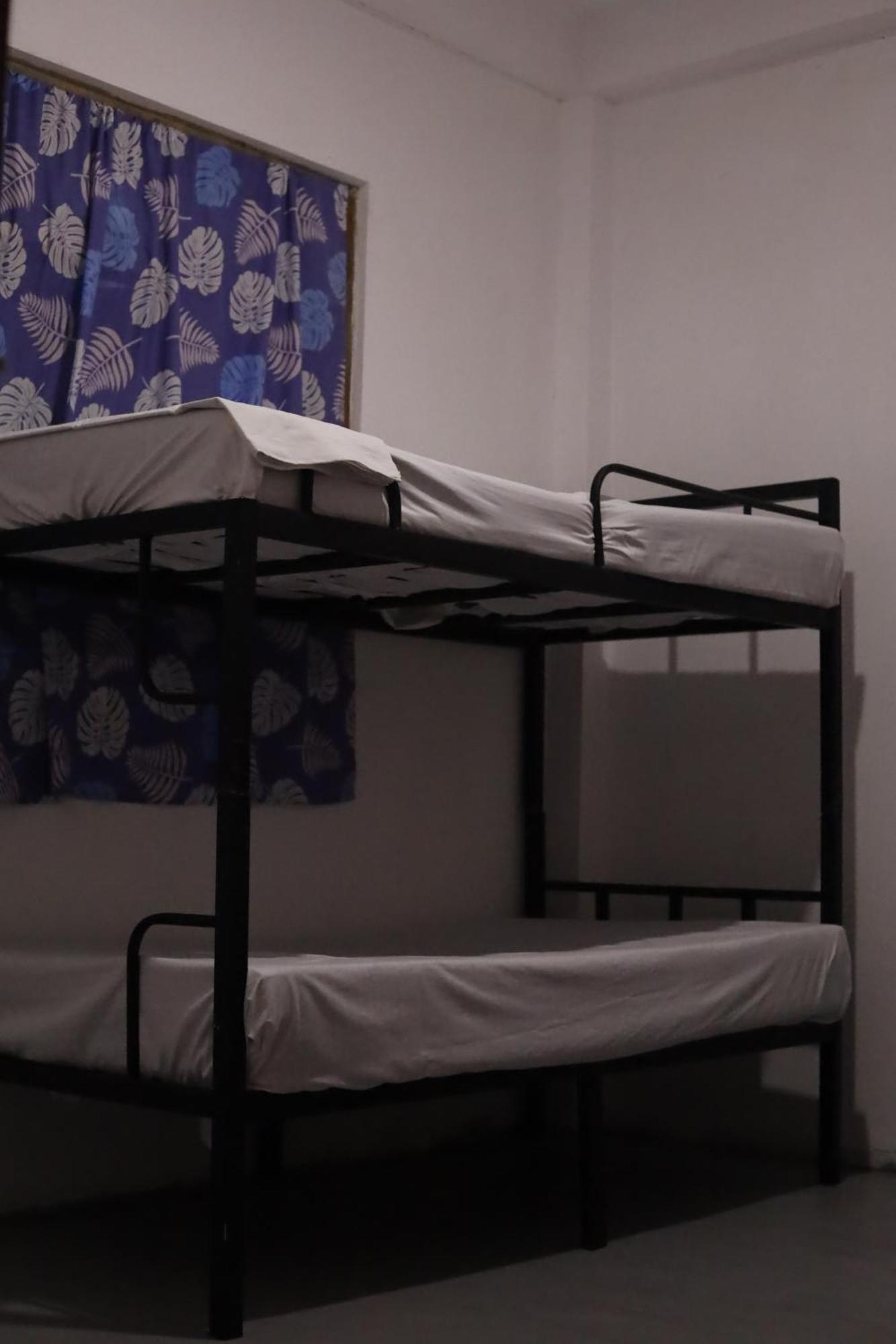 Bed & Baggage Hostel Ела Екстериор снимка
