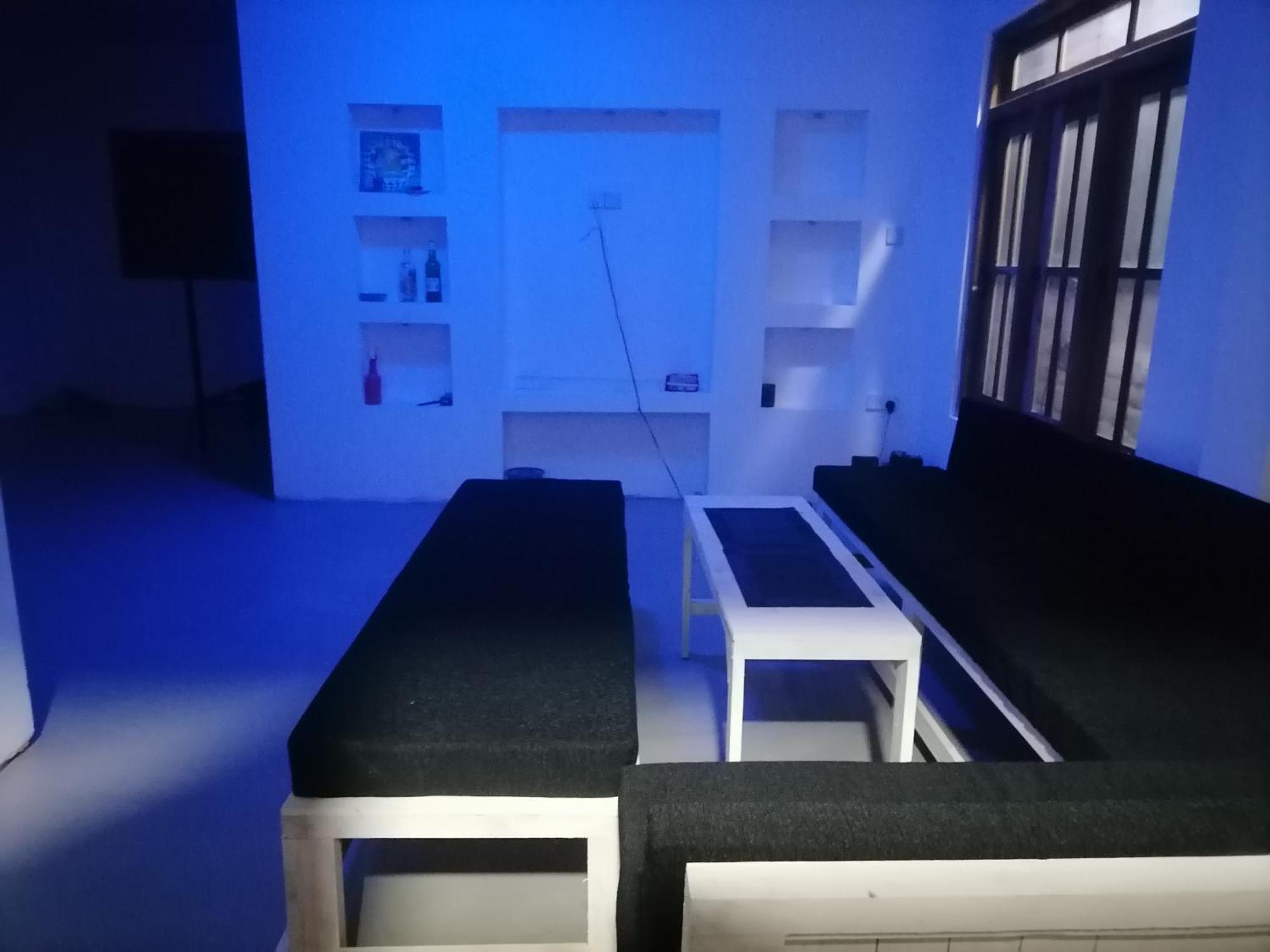 Bed & Baggage Hostel Ела Екстериор снимка