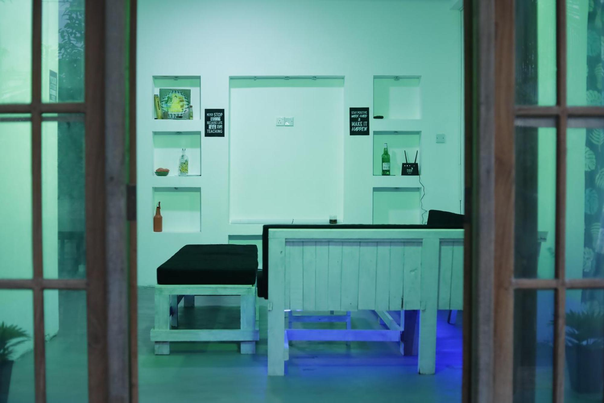 Bed & Baggage Hostel Ела Екстериор снимка