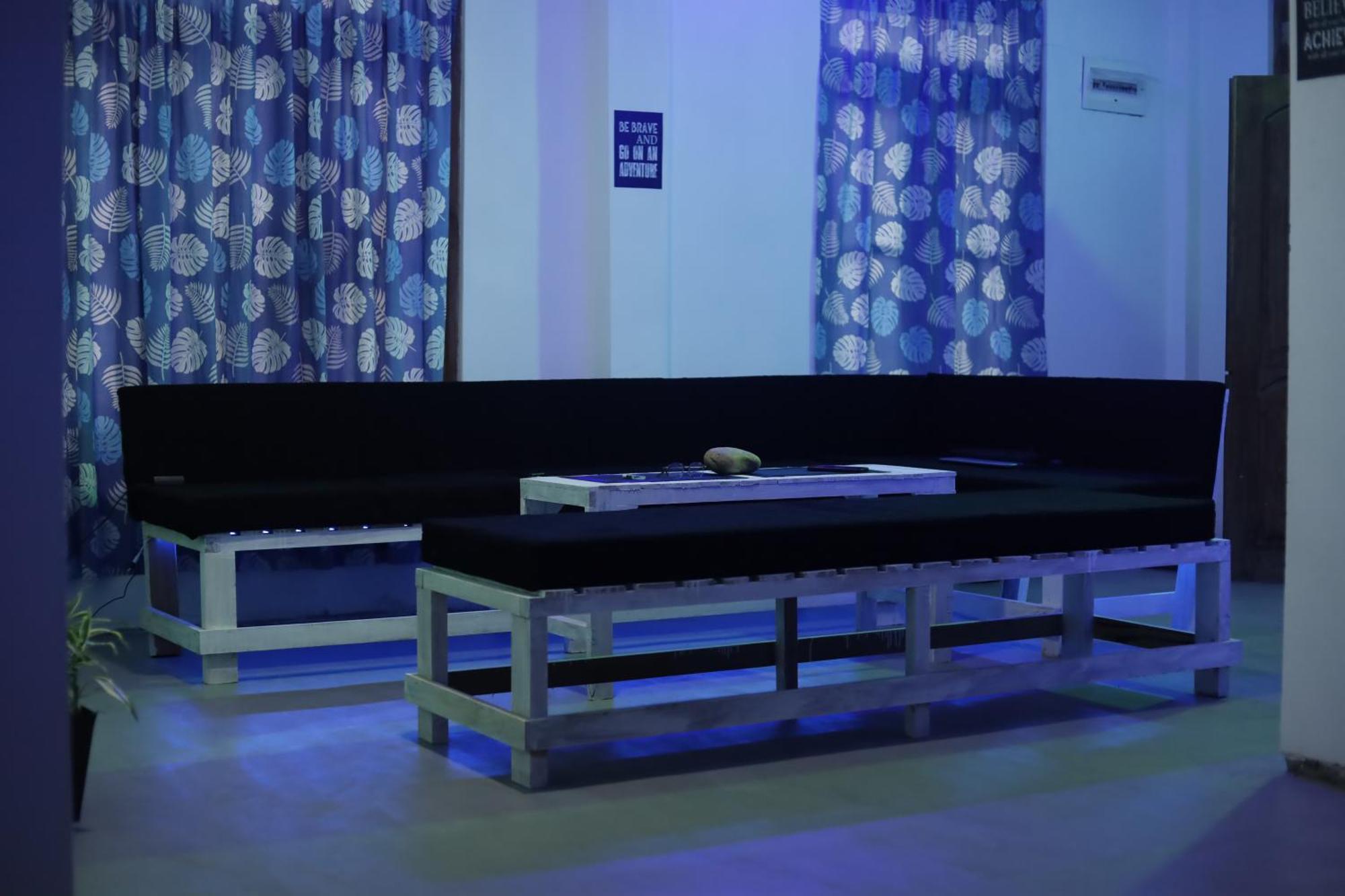 Bed & Baggage Hostel Ела Екстериор снимка