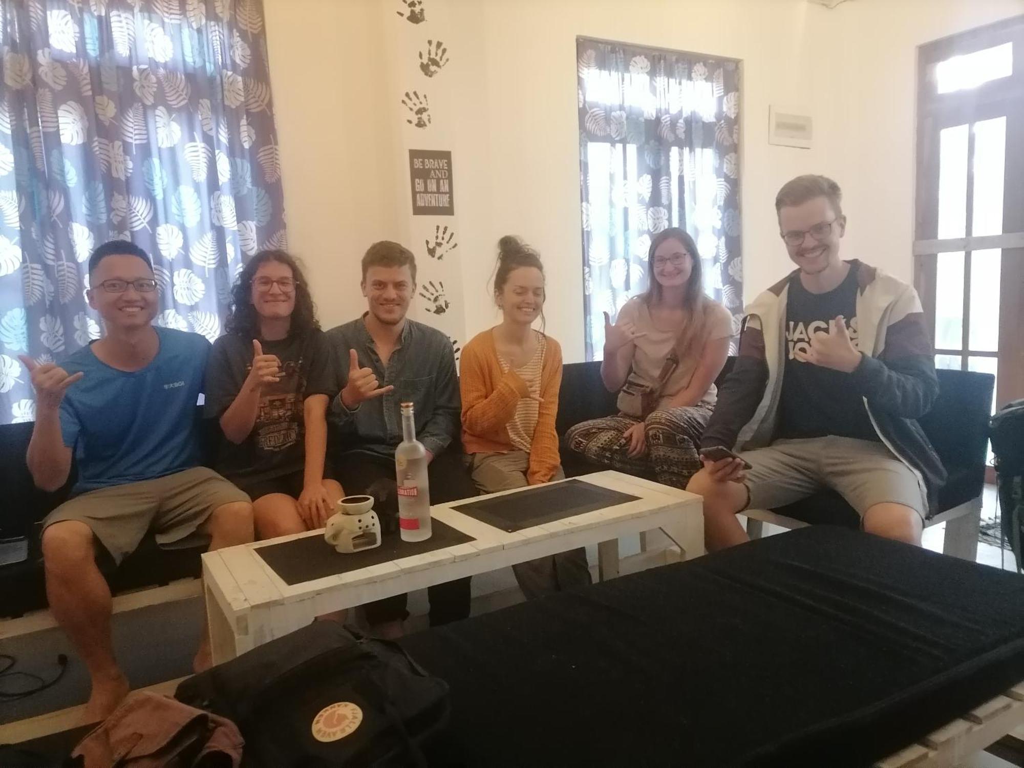 Bed & Baggage Hostel Ела Екстериор снимка